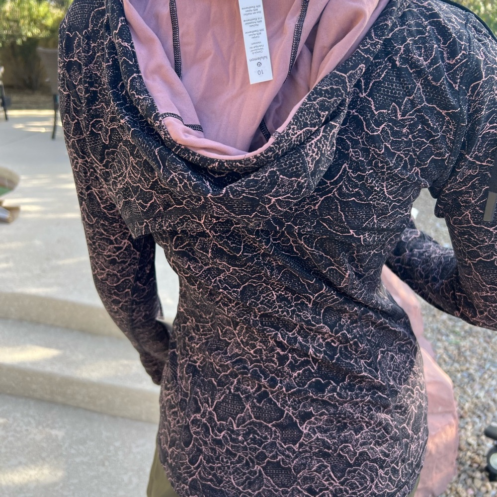 Hooded define jacket “nulu” lululemon